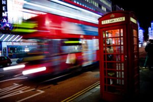 London_bus_and_telephone_box_on_Haymarket motion blur shutter speed